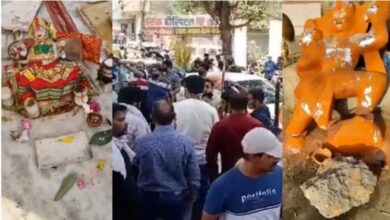 Photo of दिल्ली: उपद्रवियों ने नवरात्रि के दिन मंदिर में की तोड़फोड़ माँ दुर्गा और हनुमान जी की प्रतिमाओं को किया क्षतिग्रस्त, सड़कों पर उतरे हिन्दू कार्यकर्त्ता