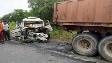 Photo of बरात की बोलेरो ट्रक में घुसी, नौ लोगों की मौत