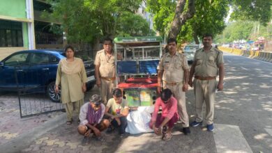 Photo of शराब तस्करीः अवैध शराब के साथ तीन पकड़े गए, जेल भेजा