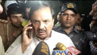 Photo of Mahesh Sharma Viral Video : 48 घंटे गिरफ्तारी का अल्टीमेटम, दो बार सोसाएटी पहुंचना, नोएडा कमिश्नर के खिलाफ साजिश तो नहीं ?