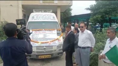 Photo of प्रचार-प्रसारः राष्ट्रीय लोक अदालत के प्रति लोगों को जागरूक करने के लिए प्रचार वाहन को दिखाई हरी झंडी