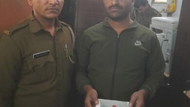 Photo of लुटेराः फर्जी पुलिस बन लोगों को गाड़ी में बिठाकर लूट लेता था, पुलिस ने किया गिरफ्तार