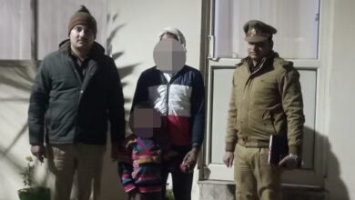 Photo of दादरी पुलिस ने गुमशुदा बच्चे की तलाश कर परिजनों को सौंपा