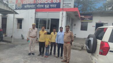 Photo of चेहरे पर मुस्कानः पुलिस ने खोये हुए बच्चे को परिजनों की तलाश कर सौंपा