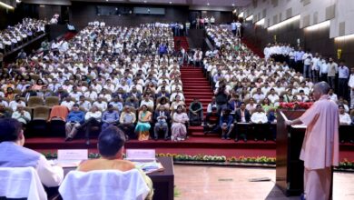 Photo of मिशन रोजगारः 13 से अधिक विभागों के चयनित हुए 795 लोगों को मिला नियुक्ति पत्र, योगी ने दी बधाई