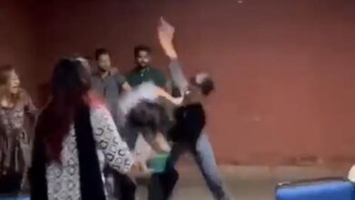 Photo of फिर विडियो वायरलः युवक को दबंग छात्रों ने जमकर पीटा, कुर्सी लेकर मारने के लिए भाग रहे छात्र के पीछे दौड़ा दबंग