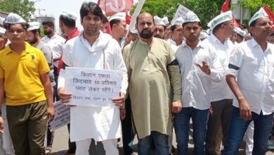 Photo of आंदोलनः किसानों, मजदूरों ने बांह पर काली पट्टी बांधकर अपनी मांगों के समर्थन मे जुलूस निकाला