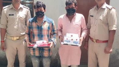 Photo of सराहनीयः चोरी के 24 घंटे बाद ही पुलिस ने 9.25 लाख रुपये का माल बरामद कर दो शातिर चोरों की किया गिरफ्तार