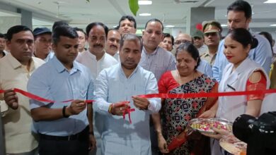 Photo of अब नोएडा में ब्लड की कमी से नहीं जाएगी किसी की जान, ज़रूरत पर यहाँ मिलेगा ब्लड, प्रभारी मंत्री ब्रजेश सिंह ने ब्लड बैंक का किया उदघाटन