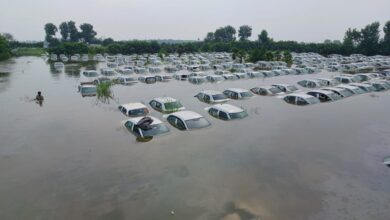 Photo of Noida Big Breaking : नोएडा में हिंडन की बाढ़ के पानी में 350 कारें डूबीं , करोड़ों का नुकसान