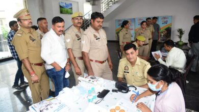 Photo of डाक्टर्स डेः एनजीओ व अस्पताल के सहयोग से दो सौ पुलिसकर्मियों से स्वास्थ्य की हुई जांच, दी गई स्वास्थ्य संबंधित सलाह