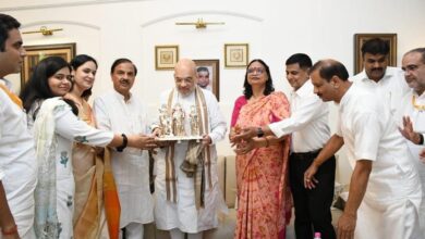 Photo of गृह मंत्री अमित शाह ने सांसद के घर लंच करके विरोधियों को दिया झटका, पार्टी कार्यकर्ताओं को सन्देश, महेश शर्मा का भाजपा में कम नहीं हुआ कद