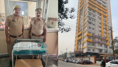 Photo of Noida News : उत्तर प्रदेश की नोएडा पुलिस और कैलाश अस्पताल की इंसानियत का वो रूप, जिसे देखकर आप भी करेंगे दोनों को सलाम