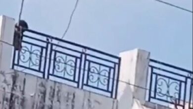 Photo of मुरादाबाद में कट्टरपंथी युवक ने छत पर लगाया पाकिस्तानी झंडा, पुलिस ने किया देशद्रोह का मुकदमा दर्ज