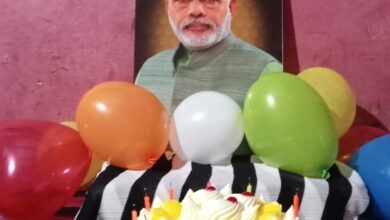 Photo of देश मना रहा प्रधानमंत्री नरेंद्र मोदी का 73 वां जन्मदिन, पाकिस्तान से आयी बहन ने पीएम के जन्मदिन पर दिया ये ख़ास तोहफा