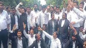 Photo of Uttar Pradesh Breaking News : उत्तर प्रदेश में वकीलों की हड़ताल खत्म, मुख्यमंत्री ने सभी मांगों को माना
