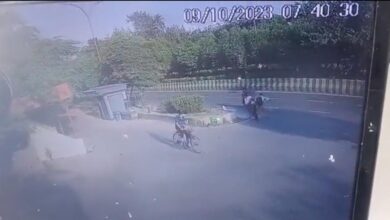 Photo of सेक्टर 100 के पास बाइक सवार बदमाशों ने दिनदहाड़े युवक से लूटा मोबाइल, देखिये लूट का वीडियो
