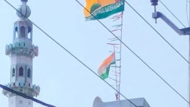 Photo of मस्जिद पर राष्ट्रीय ध्वज से ऊपर लगाया इस्लामिक झंडा- इमाम पर FIR