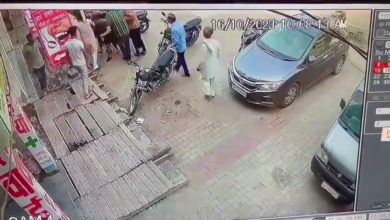 Photo of फिर CCTV में कैद हुआ दबंगों का कहर, घटना को अंजाम देकर बदमाश फरार
