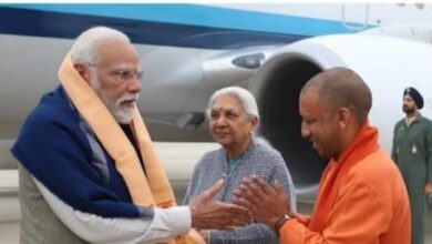 Photo of PM Ayodhya Visit: अयोध्या हवाई अड्डा पर मुख्यमंत्री और राज्यपाल ने प्रधानमंत्री का स्वागत, लोक कलाकार सांस्कृतिक कार्यक्रमों की दे रहे प्रस्तुति
