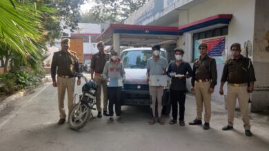 Photo of Noida: ऐसे है शातिर चोर, चोरी के पैसों से खरीदी गई कार से करते थे चोरी, पुलिस ने लाखों का माल किया बरामद
