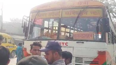 Photo of Greater Noida : रोडवेज बस के ड्राइवर को आया हार्ट अटैक, हादसे मैं दो की मौत, तीन घायल