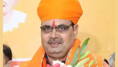 Photo of Rajasthan News : भाजपा से पहली बार विधायक बने भजन लाल शर्मा ने शुक्रवार को राजस्थान के नए मुख्यमंत्री के रूप में शपथ ली। उनके साथ दीया कुमारी और प्रेम चंद बैरवा ने भी राज्य के उपमुख्यमंत्री पद की शपथ ली