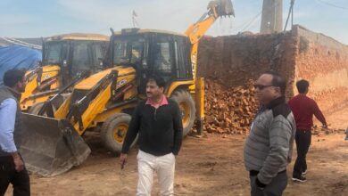 Photo of Greater Noida News :ग्रेटर नोएडा प्राधिकरण ने घंघोला में दो अवैध ईंट-भट्टे ढहाए, बीस हज़ार वर्ग मीटर जमीन कब्ज़ा मुक्त