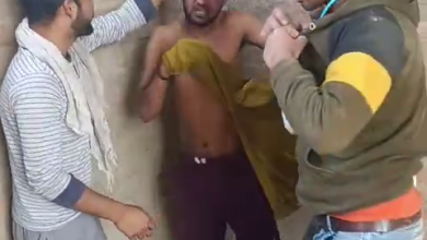 Photo of Big Breaking : योगी के राज में नोएडा में ये कैसी गुंडागर्दी, डिलीवरी बॉय को नंगा करके पीटा, रोंगटे खड़े करने वाला है यह वीडियो