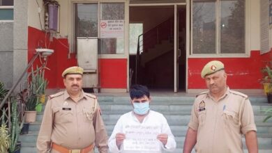 Photo of Noida: महाठग आया पुलिस की गिरफ्त में, फर्जी दस्तावेज तैयार कर इस तरह लगाता है चूना