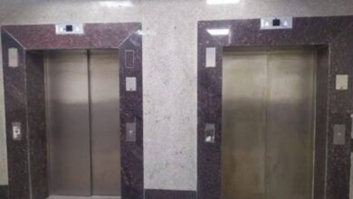 Photo of ग्रेटर नोएडा वेस्ट में फिर फँसी लिफ़्ट, सात मिनट तक सहमा रहा बच्चा, लोग बोले, मज़ाक़ बन गया लिफ़्ट क़ानून 