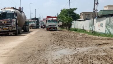 Photo of ग्रेनो प्राधिकरण की उपेक्षा का दंश : ग्रेनो वेस्ट में एटीएस के निर्माणाधीन आवासीय प्रोजेक्ट में उड़ाई जा रहीं नियमों की धज्जियां, मुख्य सड़क को किया बर्बाद