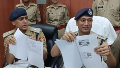 Photo of एक्सप्रेस वे थाना पुलिस का बड़ा खुलासा : लोटस जिंग सोसाइटी में घरेलू मैड व किरायेदारों का होता है फर्जी पुलिस सत्यापन, तीन गिरफ्तार