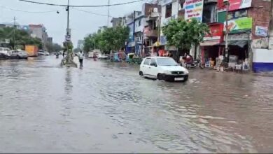 Photo of बारिश ने बढ़ाईं मुश्किलें : बारिश ने खोली नोएडा और ग्रेनो प्राधिकरण के दावों की पोल, सड़कें पानी से लबालब, कई मार्गों पर भीषण जाम