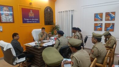 Photo of नोएडा सेंट्रल जोन में पुलिस हुई एक्टिव, बैंकों व एटीएम की सुरक्षा व्यवस्था का लिया जाएजा, वाहनों की सघन चेकिंग