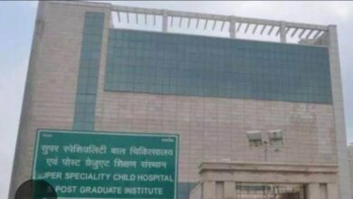 Photo of नोएडा बाल चिकित्सालय में हंगामा: आरोपी तकनीशियन के समर्थन में ठप हुई ओपीडी