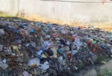 Photo of ग्रेटर नोएडा के गांव में गंदगी का आलम, कब सुधरेगी सफाई व्यवस्था?