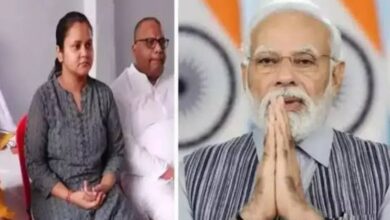 Photo of कानपुर पहुंचे पीएम मोदी, आतंकी हमले में शहीद शुभम के परिजनों से की मुलाकात