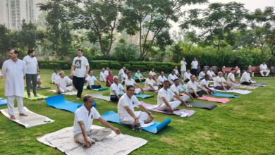 Photo of ग्रेटर नोएडा : गौरसौन्दर्यम बना योग का केंद्र, सैकड़ों निवासियों ने किया योग! 