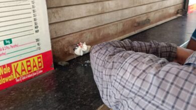 Photo of ग्रेटर नोएडा वेस्ट में अजनारा होम्स में अवैध दुकानों पर ग्रेटर नोएडा प्राधिकरण की सख्त कार्रवाई, अवैध कियोस्कों को हटवाया