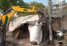 Photo of Bulldozer Action in Delhi : अवैध बस्तियों पर चला बुलडोजर, पुलिस बल तैनात, सियासी घमासान तेज !