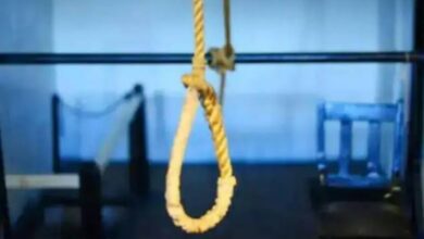 Photo of ग्रेटर नोएडा में दंपति ने लगाई फांसी, पति की मौत, पत्नी की हालत गंभीर