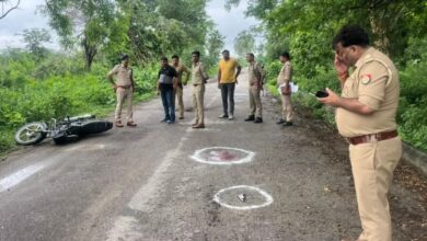 Photo of ग्रेटर नोएडा में पुलिस और बदमाशों के बीच मुठभेड़, दोनों अपराधी गोली लगने से घायल ! 