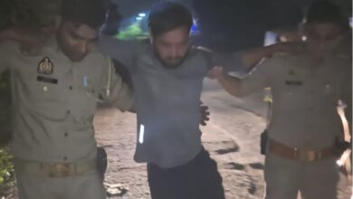 Photo of नोएडा पुलिस की कार्रवाई, दो गोली खाकर गिरे, तीसरा दबोचा गया