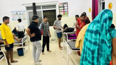 Photo of बाराबंकी हादसा : औसानेश्वर मंदिर में करंट से मची भगदड़, 2 श्रद्धालुओं की मौत, 37 घायल