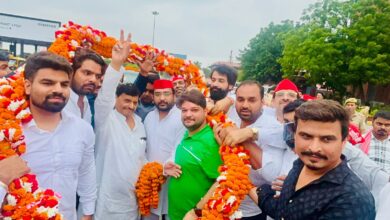 Photo of नोएडा पहुंचने पर ,डीएनडी फ्लाईओवर पर समाजवादी पार्टी के राष्ट्रीय महासचिव शिवपाल यादव का सपा नेताओं ने किया भव्य स्वागत