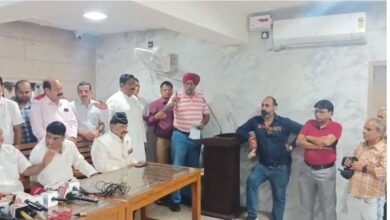 Photo of आवारा कुत्तों से फैल रही बीमारियां, सरकार के नियमों पर समाजसेवी जोगिंदर सिंह ने उठाए सवाल