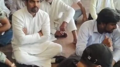 Photo of दोहरे हत्याकांड मामले में पुलिस मुख्यालय पर प्रदर्शन, कमिश्नर ने दिया जल्द गिरफ्तारी का आश्वासन