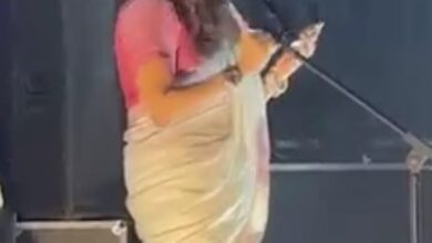 Photo of कवि सम्मेलन के मंच पर पहुंची पूर्व सांसद की बेटी, बोलीं-लेखक हूं मैं, कलम के अलावा किसी और औजार से नहीं मारूंगी