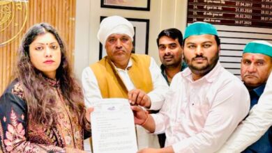 Photo of किसानों ने कलेक्ट्रेट पर दिया धरना, जिलाधिकारी को ज्ञापन देकर कर डाली ये मांग